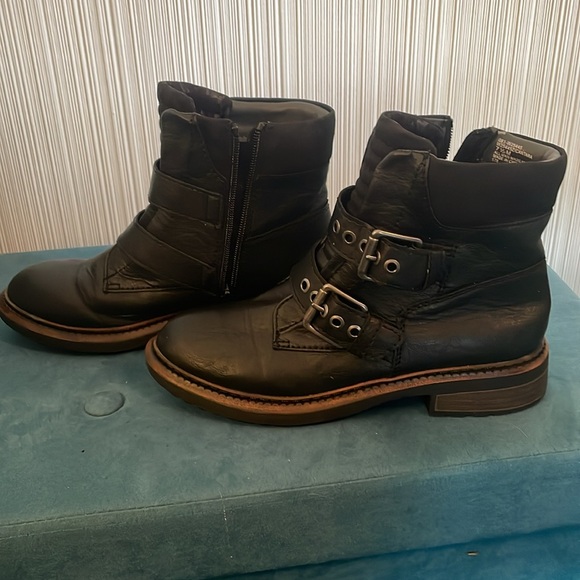 Women’s white mountain boots size 7 1/2 - Picture 3 of 7